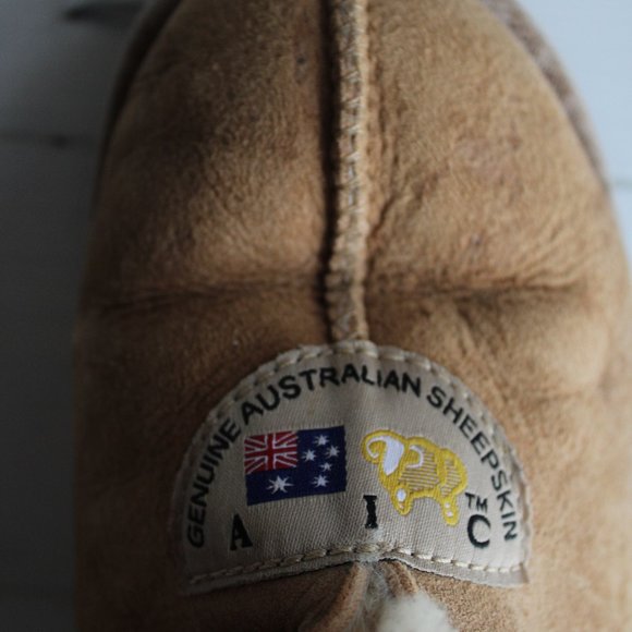 UGG Mini Boot, Genuine Australian Sheepskin Chand's Boots, Size 5 - Picture 2 of 6